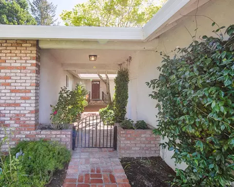568 Este Madera Dr, Sonoma, CA 95476 photo 3