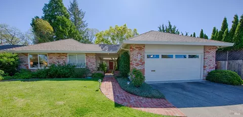 568 Este Madera Dr, Sonoma, CA 95476