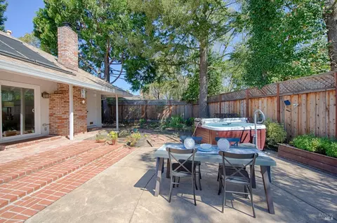 568 Este Madera Dr, Sonoma, CA 95476 photo 26