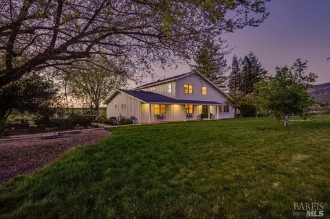 142 Kreuzer Ln, Napa, CA 94559
