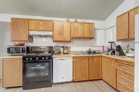 Kitchen - 150 Fiddletown Ct, Vallejo, CA 94589 photo 3 of 3