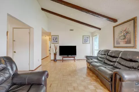 Living - 150 Fiddletown Ct, Vallejo, CA 94589 photo 2 of 2