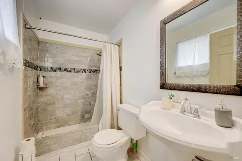 Bath - 150 Fiddletown Ct, Vallejo, CA 94589 photo 2 of 2