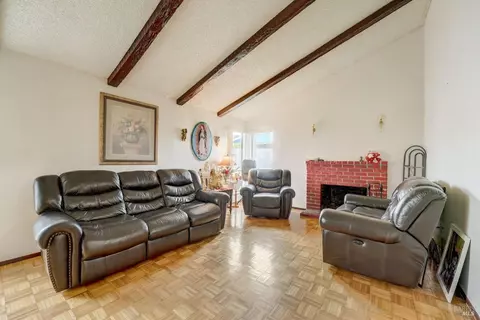Living - 150 Fiddletown Ct, Vallejo, CA 94589 photo 1 of 2
