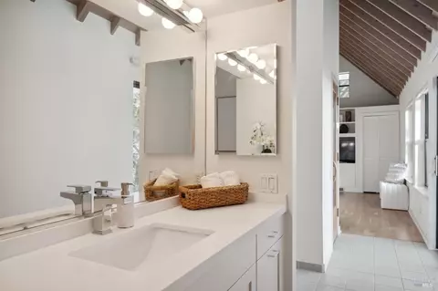Bath - 17274 7th St E, Sonoma, CA 95476 photo 6 of 8