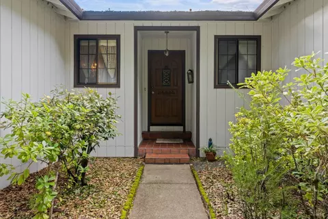 1430 Meadow Dr, Ukiah, CA 95482 photo 2