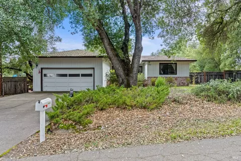 1430 Meadow Dr, Ukiah, CA 95482