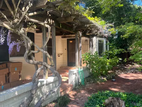 851 2nd St E, Sonoma, CA 95476