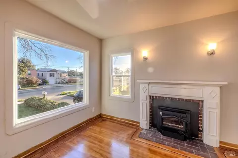 Living - 1416 Florida St, Vallejo, CA 94590 photo 2 of 3
