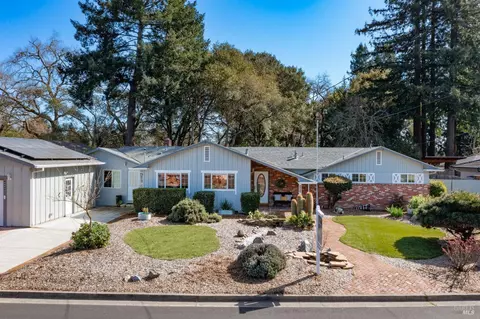 4865 Londonberry Dr, Santa Rosa, CA 95403