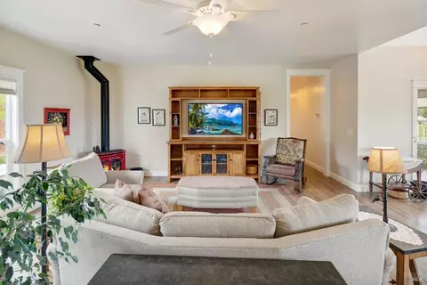 Living - 1220 Madrone Ave, Cotati, CA 94931 photo 3 of 4