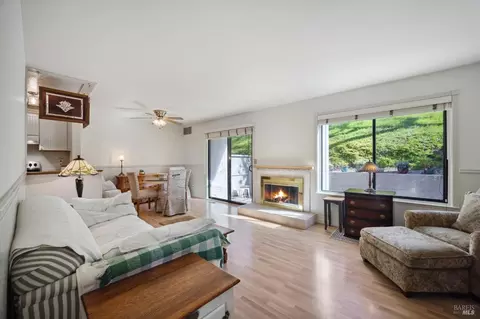 35 Lakeview Ct, Novato, CA 94947