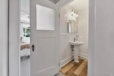 Bath - 426 Coughlan St, Vallejo, CA 94590 photo 1 of 2
