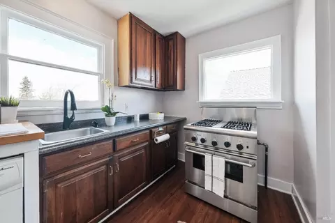 Kitchen - 426 Coughlan St, Vallejo, CA 94590 photo 3 of 4