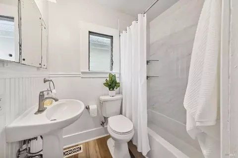 Bath - 426 Coughlan St, Vallejo, CA 94590 photo 2 of 2