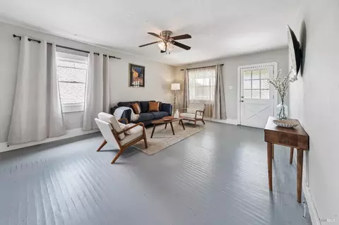 Living - 426 Coughlan St, Vallejo, CA 94590 photo 2 of 3