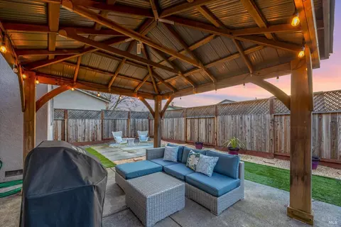 Exterior - 391 Decanter Cir, Windsor, CA 95492 photo 14 of 15