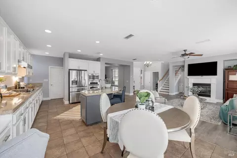 Dining - 391 Decanter Cir, Windsor, CA 95492 photo 3 of 8