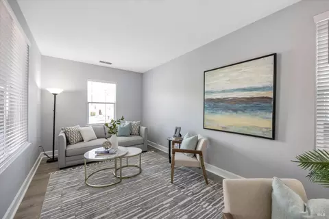 Living - 391 Decanter Cir, Windsor, CA 95492 photo 6 of 8