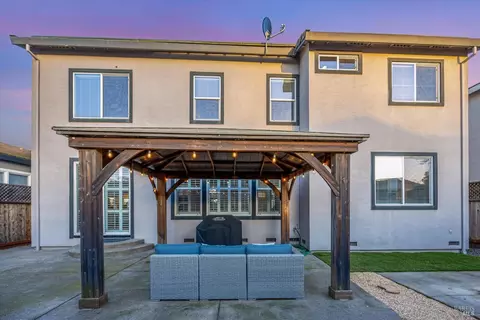 Exterior - 391 Decanter Cir, Windsor, CA 95492 photo 9 of 15