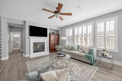 Living - 391 Decanter Cir, Windsor, CA 95492 photo 1 of 8