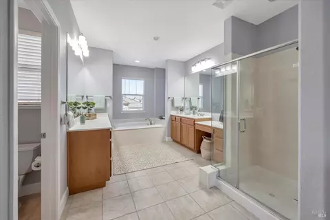 Bath - 391 Decanter Cir, Windsor, CA 95492 photo 1 of 7