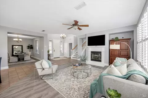 Living - 391 Decanter Cir, Windsor, CA 95492 photo 5 of 8