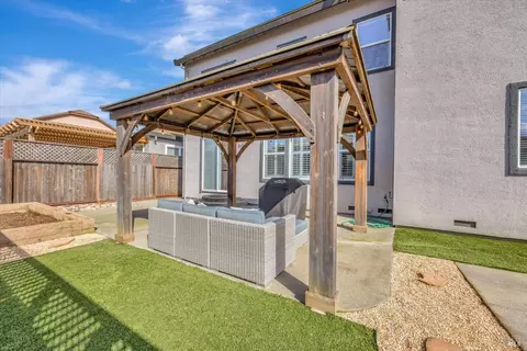 Exterior - 391 Decanter Cir, Windsor, CA 95492 photo 7 of 15