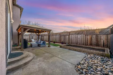 Exterior - 391 Decanter Cir, Windsor, CA 95492 photo 13 of 15