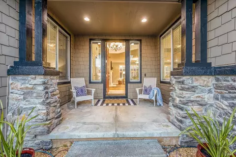 Exterior - 391 Decanter Cir, Windsor, CA 95492 photo 4 of 15