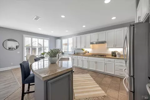 Kitchen - 391 Decanter Cir, Windsor, CA 95492 photo 2 of 3