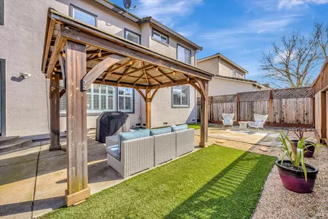 Exterior - 391 Decanter Cir, Windsor, CA 95492 photo 6 of 15