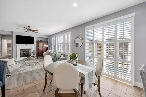 Dining - 391 Decanter Cir, Windsor, CA 95492 photo 4 of 8
