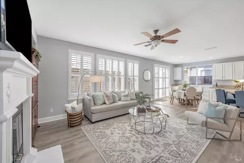 Living - 391 Decanter Cir, Windsor, CA 95492 photo 2 of 8