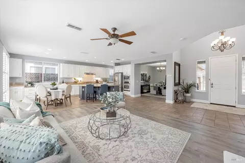 Living - 391 Decanter Cir, Windsor, CA 95492 photo 4 of 8