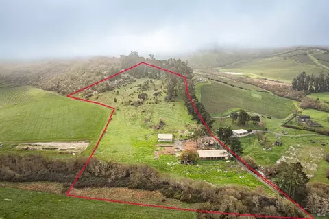 2935 Bloomfield Rd, Sebastopol, CA 95472