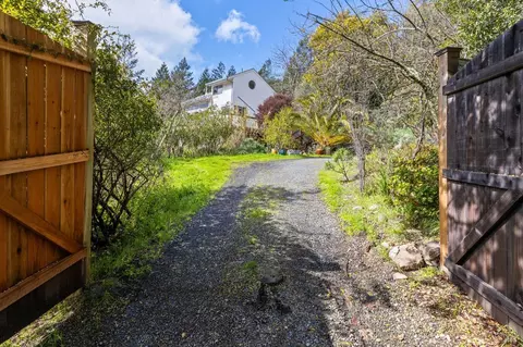 12303 Margie Ln, Glen Ellen, CA 95442