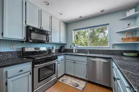 Kitchen - 7822 Wildflower Ct, Windsor, CA 95492 photo 3 of 4
