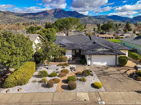 7335 Oakmont Dr, Santa Rosa, CA 95409