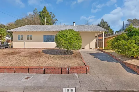 1016 Sunnyside Dr, Healdsburg, CA 95448