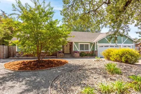 206 Callahan Ln, Windsor, CA 95492