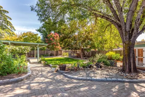 Exterior - 206 Callahan Ln, Windsor, CA 95492 photo 13 of 15