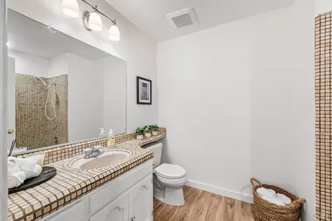 Bath - 206 Callahan Ln, Windsor, CA 95492 photo 3 of 3