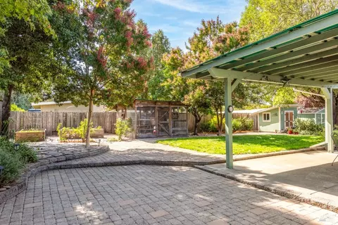 Exterior - 206 Callahan Ln, Windsor, CA 95492 photo 4 of 15