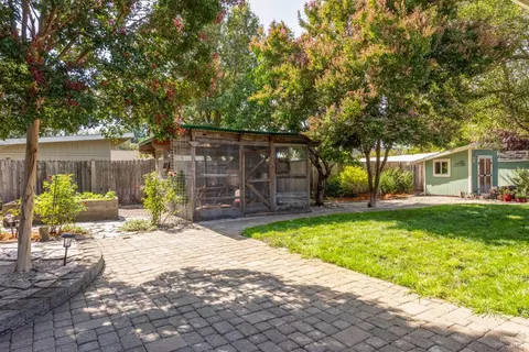 Exterior - 206 Callahan Ln, Windsor, CA 95492 photo 5 of 15