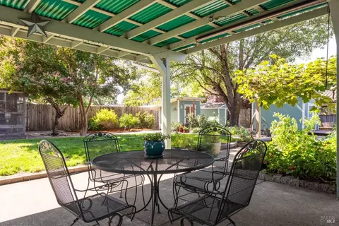 Exterior - 206 Callahan Ln, Windsor, CA 95492 photo 10 of 15