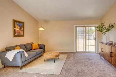 Living - 644 Admiral Callaghan Ln, Vallejo, CA 94591 photo 5 of 6