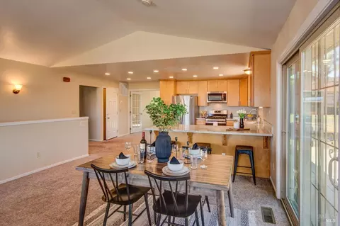 Dining - 644 Admiral Callaghan Ln, Vallejo, CA 94591 photo 2 of 2