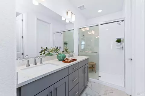 Bath - 336 Pear Tree Ter #C, Napa, CA 94558 photo 2 of 7