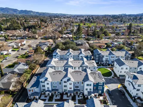 View/Area - 336 Pear Tree Ter #C, Napa, CA 94558 photo 2 of 4